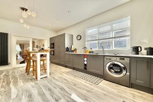 18' Kitchen/Breakfast Room- click for photo gallery